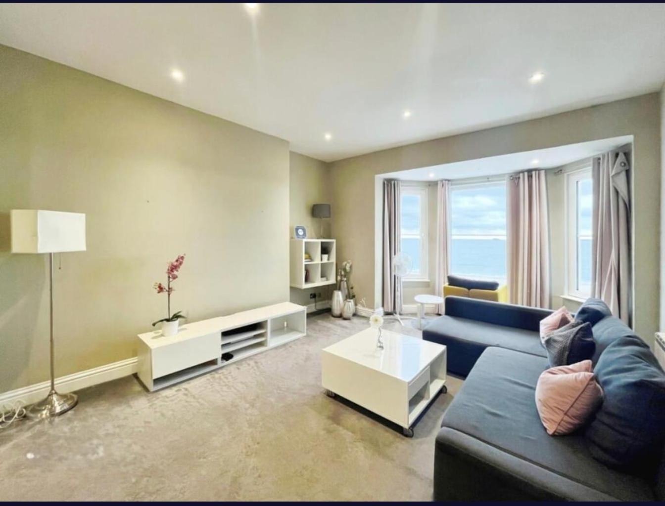 פורטסמות' Stones Throw From The Beach - Stunning Sea View מראה חיצוני תמונה