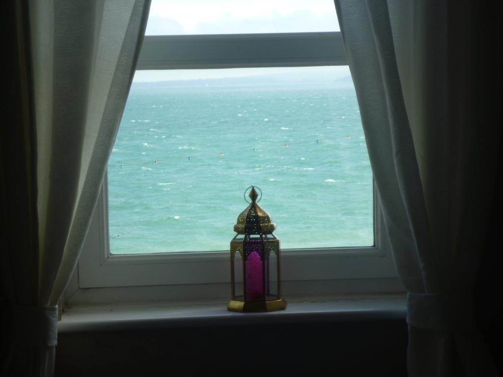 פורטסמות' Stones Throw From The Beach - Stunning Sea View מראה חיצוני תמונה